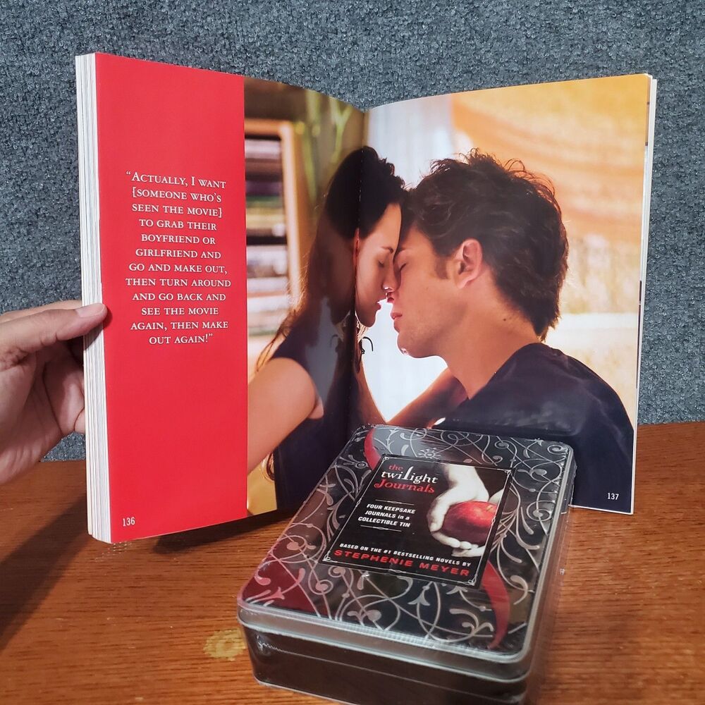 The Twilight Journals 4 Keepsake Journals W/Collectible Tin New + Companion Book